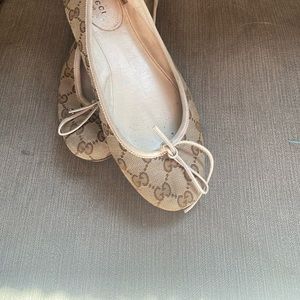 Gucci flat shoes